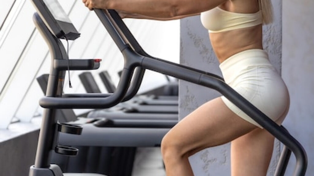 Climber en salle de sport : la machine cardio la plus efficace ?